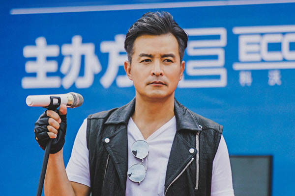 一路繁花相送辛开宇的扮演者 何润东——从西门吹雪到辛开宇的角色蜕变